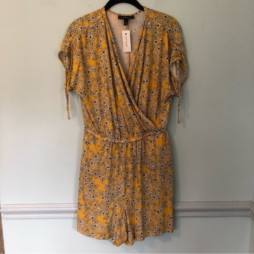 NWT Lane Bryant Yellow & White Floral Short Sleeve Romper Size 10/12